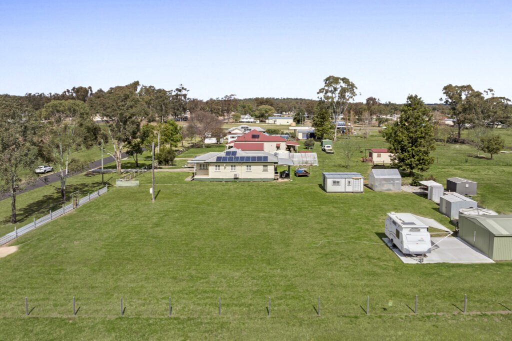Vendor -Leyburn land property